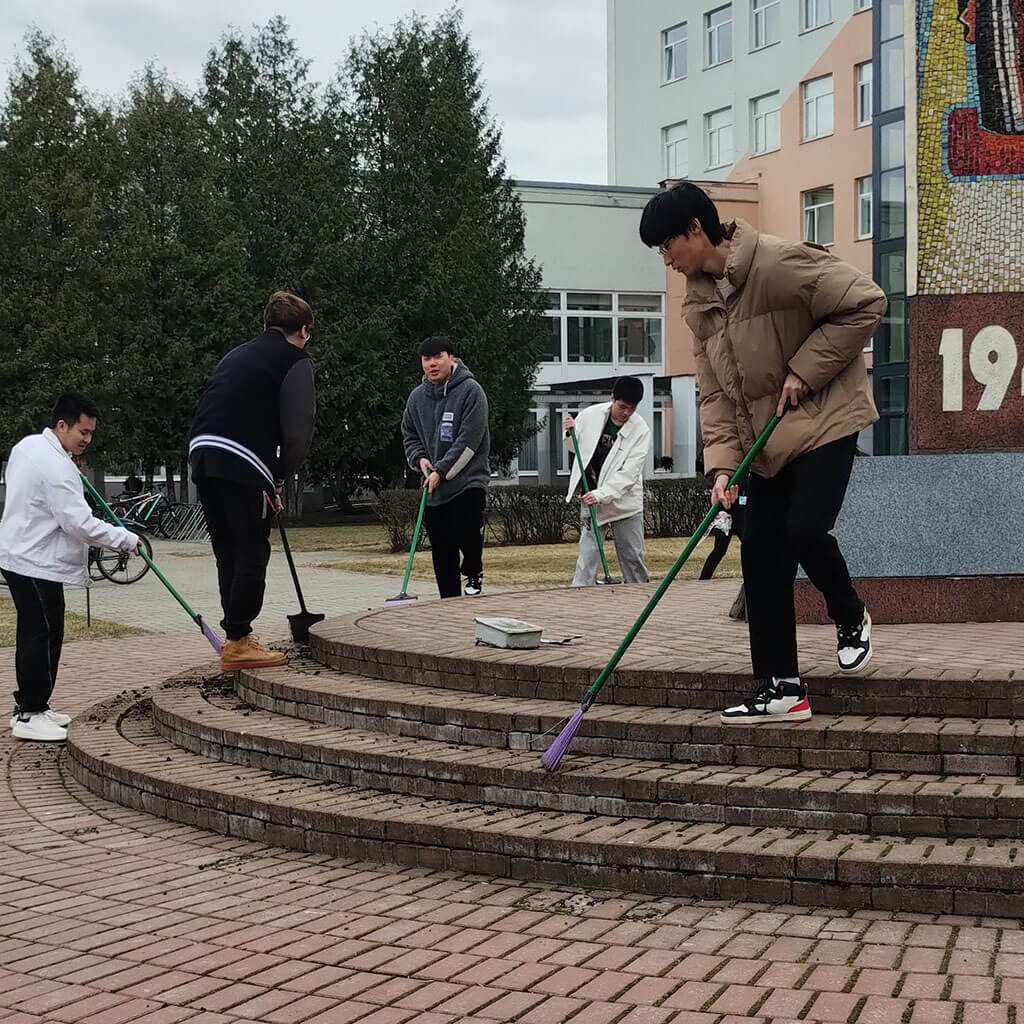 Акция «Трудовой десант» - ВГУ имени П.М. Машерова - ВГУ имени П.М. Машерова